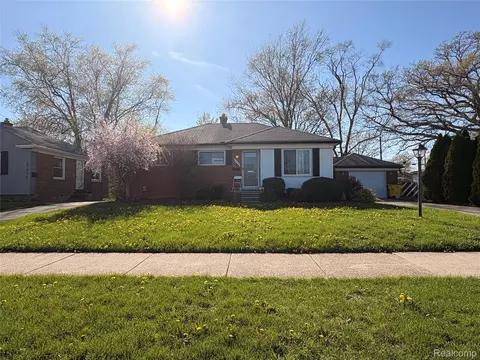 23349 Roxana Ave, Eastpointe, MI 48021