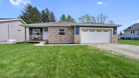 15586 Pine St, Monroe, MI 48161