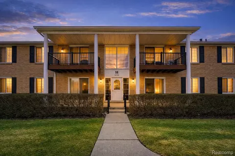 34720 Huntley Dr #H23, Sterling Heights, MI 48312