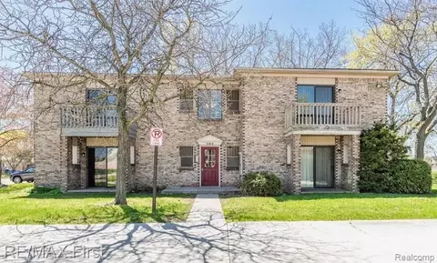 286 E 13 Mile Rd #203, Madison Heights, MI 48071
