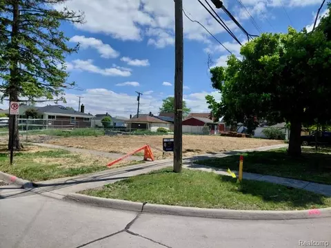 13581 Edison St, Southgate, MI 48195
