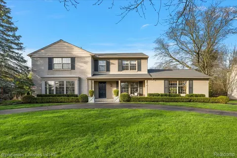 2684 Bradway Blvd, Bloomfield Hills, MI 48301