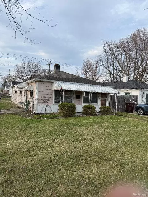 31682 Carlisle Pkwy, Wayne, MI 48184
