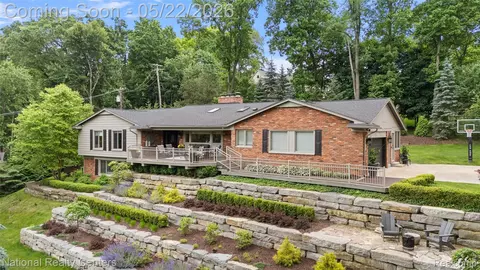 4571 W Grindley Ct NW, Bloomfield Hills, MI 48302