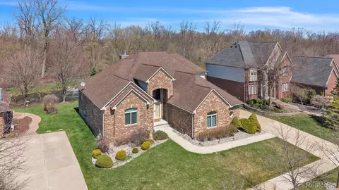 47081 Hidden River Cir N, Canton, MI 48188