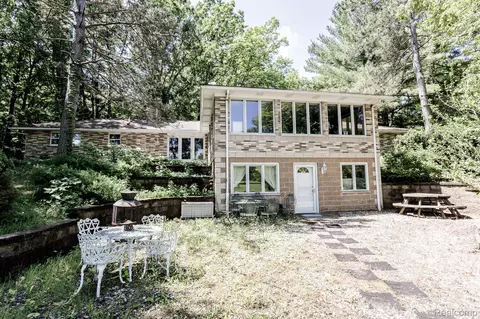 8197 Irish Rd, Millington, MI 48746