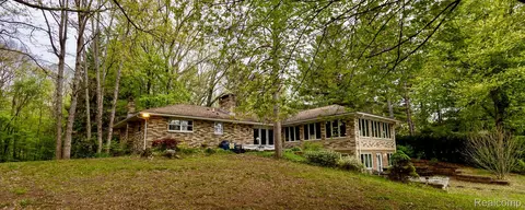 8197 Irish Rd, Millington, MI 48746