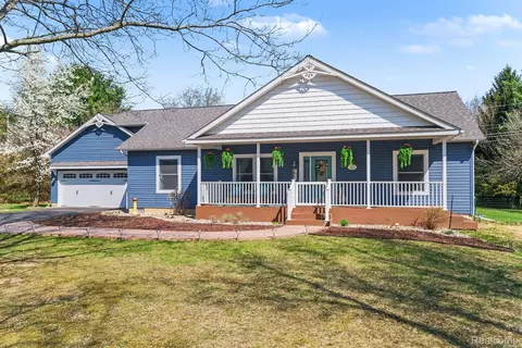 895 E Wardlow Rd, Highland, MI 48356