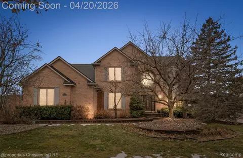 22165 Chase Dr, Novi, MI 48375