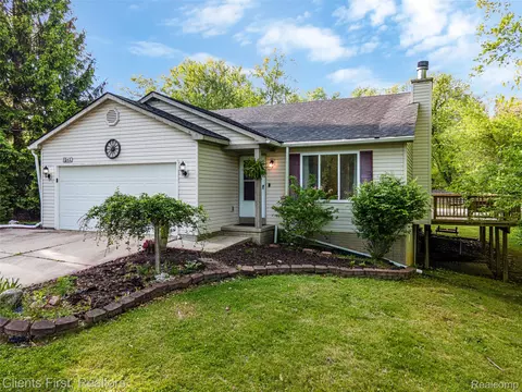4840 Gilbo Ave, Waterford, MI 48328