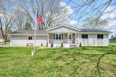 950 Alfalfa Dr, Lapeer, MI 48446