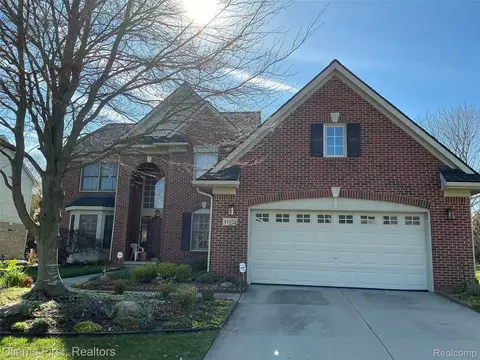 41074 Scarborough Ln, Novi, MI 48375