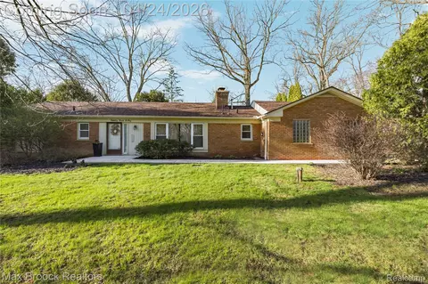 4550 Patrick Rd, West Bloomfield, MI 48322