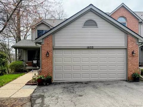 1033 Elmwood Dr, Brighton, MI 48116