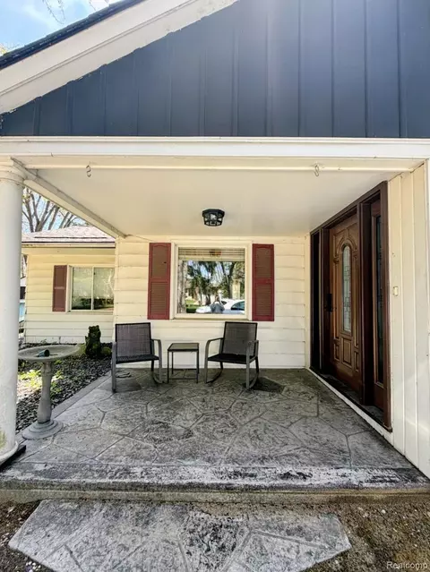 8420 Pacton Dr, Shelby Township, MI 48317