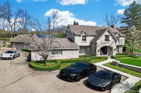 4233 N Willoway Estates Ct, Bloomfield Hills, MI 48302