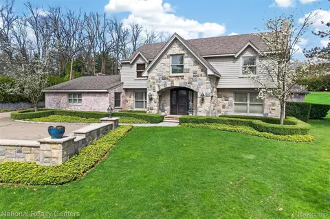 4233 N Willoway Estates Ct N, Bloomfield Hills, MI 48302