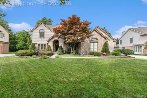 6907 Kings Mill Dr, Canton, MI 48187