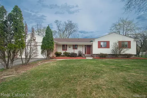 24690 Lakeland St, Farmington Hills, MI 48336