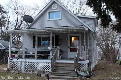 4463 Fairway Dr, Fort Gratiot, MI 48059