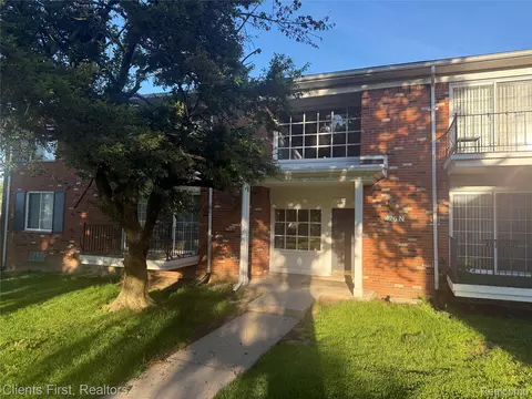 426 Fox Hills Dr N #8, Bloomfield Hills, MI 48304