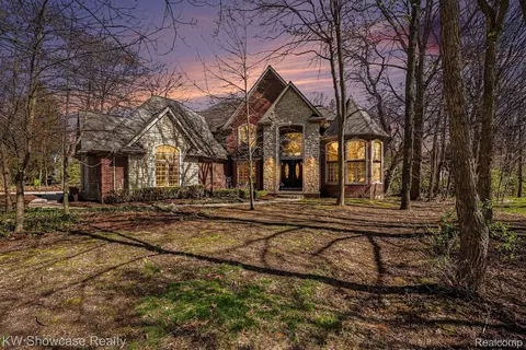 47955 Andover Dr, Novi, MI 48374