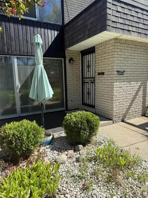 8251 Kennedy Cir #3, Warren, MI 48093