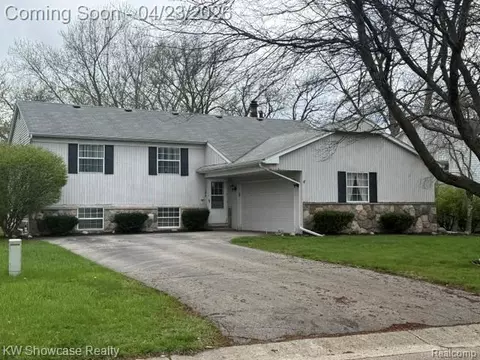 1584 Chanticlair Cir, Wixom, MI 48393