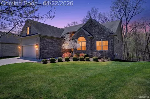 36332 Fairway Dr, Livonia, MI 48152