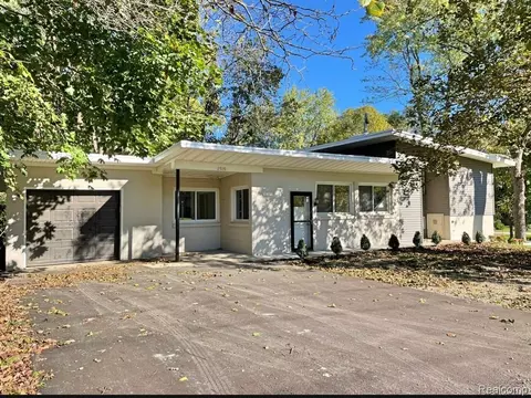 2920 Valley Dr, Ann Arbor, MI 48103