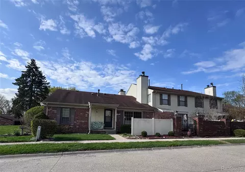 38984 Golfview Dr W, Clinton Township, MI 48038