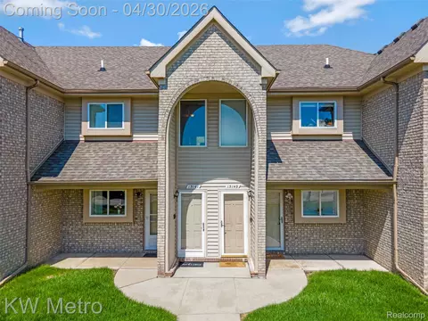15141 Northpointe Dr, Sterling Heights, MI 48313
