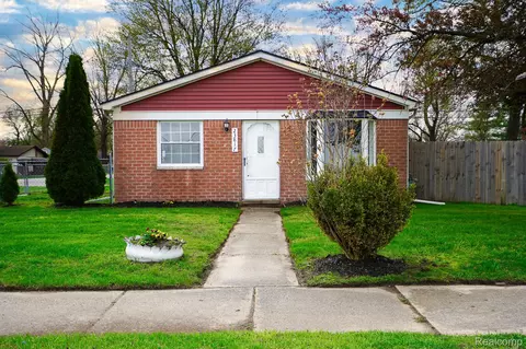 23817 Bredow Ave, Brownstown, MI 48174