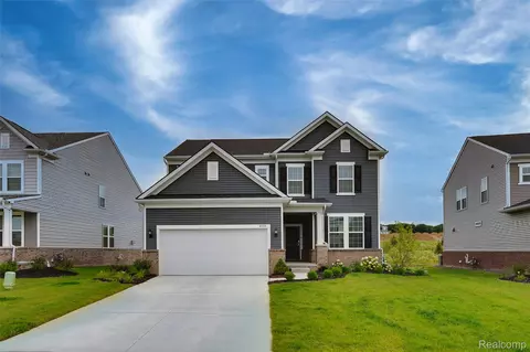 4568 Paradise Pkwy, Milford, MI 48381