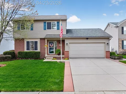 299 Dundee Ridge Dr, Dundee, MI 48131