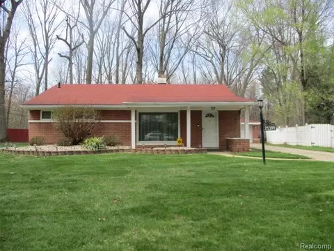 25399 Orchard Grove St, Southfield, MI 48033