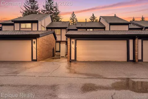 5205 Potomac Run N, West Bloomfield, MI 48322