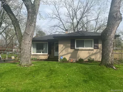 20934 Poinciana St, Southfield, MI 48033