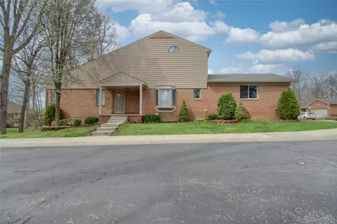 505 Willow Dr #26, South Lyon, MI 48178