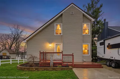 3555 Junior Dr, Pinckney, MI 48169