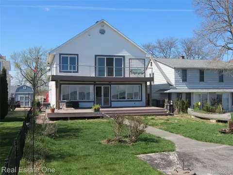 4583 Allen Cove Rd, Luna Pier, MI 48157