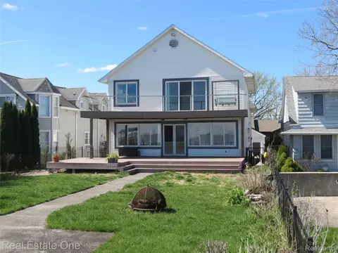 4583 Allen Cove Rd, Luna Pier, MI 48157