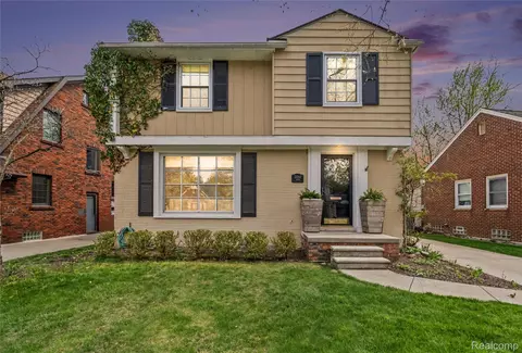 32240 Auburn Dr, Beverly Hills, MI 48025