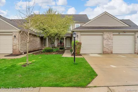 4000 Hunters Cir E #137, Canton, MI 48188