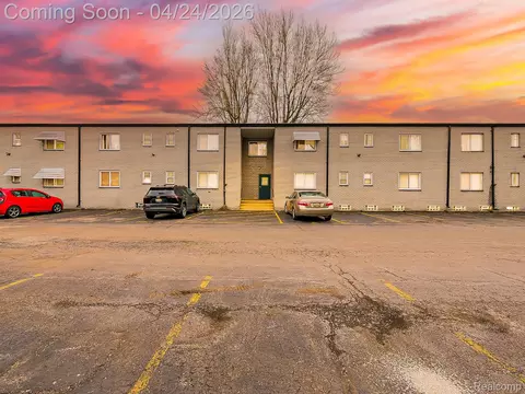 3433 Hillside Dr, Royal Oak, MI 48073