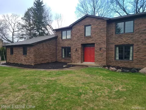 1020 Hidden Ln, Rochester Hills, MI 48309