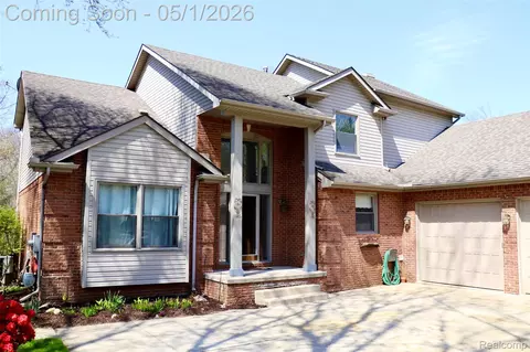 2757 N Tipsico Lake Rd, Hartland, MI 48353
