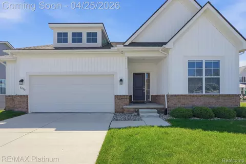 8050 Carston Ln, Green Oak, MI 48116
