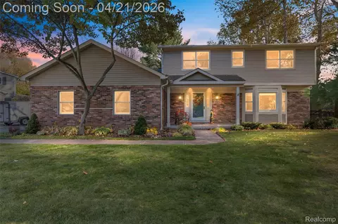38556 Shana Dr, Clinton Township, MI 48036