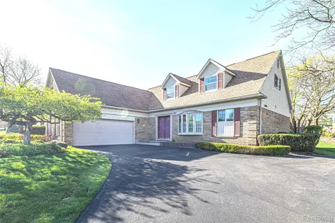 897 Augusta Dr, Rochester Hills, MI 48309
